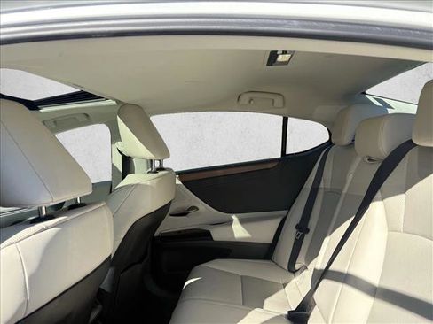 Used 2024 Lexus ES 300h ES 300h image 17