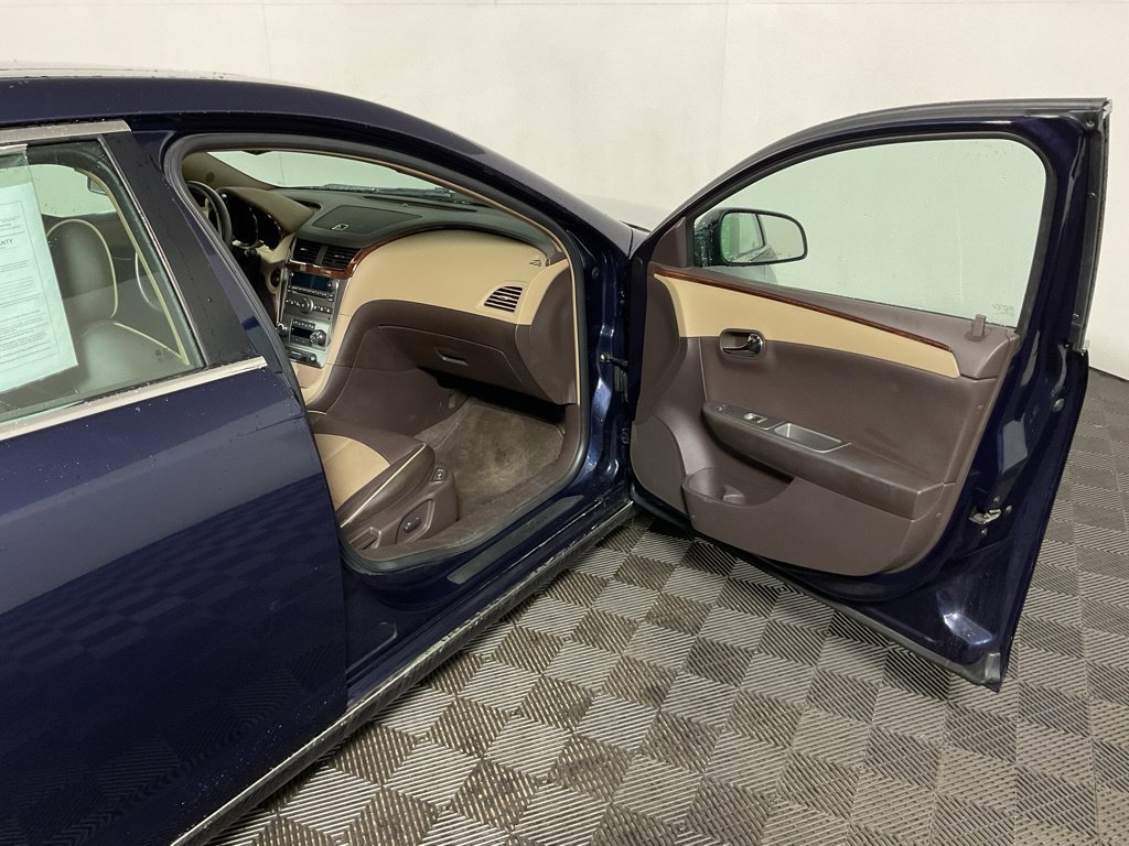 Used 2008 Chevrolet Malibu LTZ w/ Rear Power Package FWD image 30
