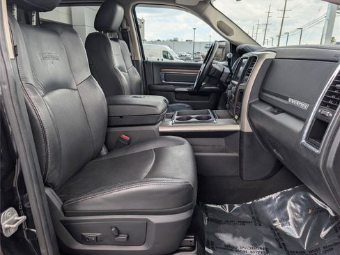 Used 2014 RAM 2500 Laramie w/ Black Appearance Group AWD/4WD image 11