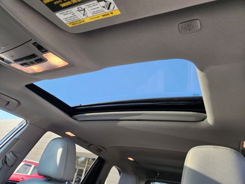 Used 2019 Toyota Highlander XLE image 16