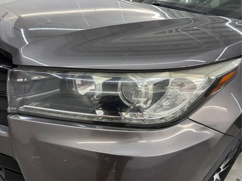 Used 2018 Toyota Highlander SE w/ Carpet Mat Package (TMS) AWD/4WD image 32