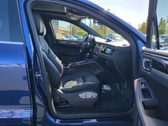 Used 2024 Porsche Macan AWD/4WD image 29