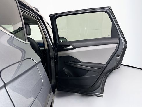 Used 2023 Volkswagen Taos SE w/ Panoramic Sunroof Package AWD/4WD image 30