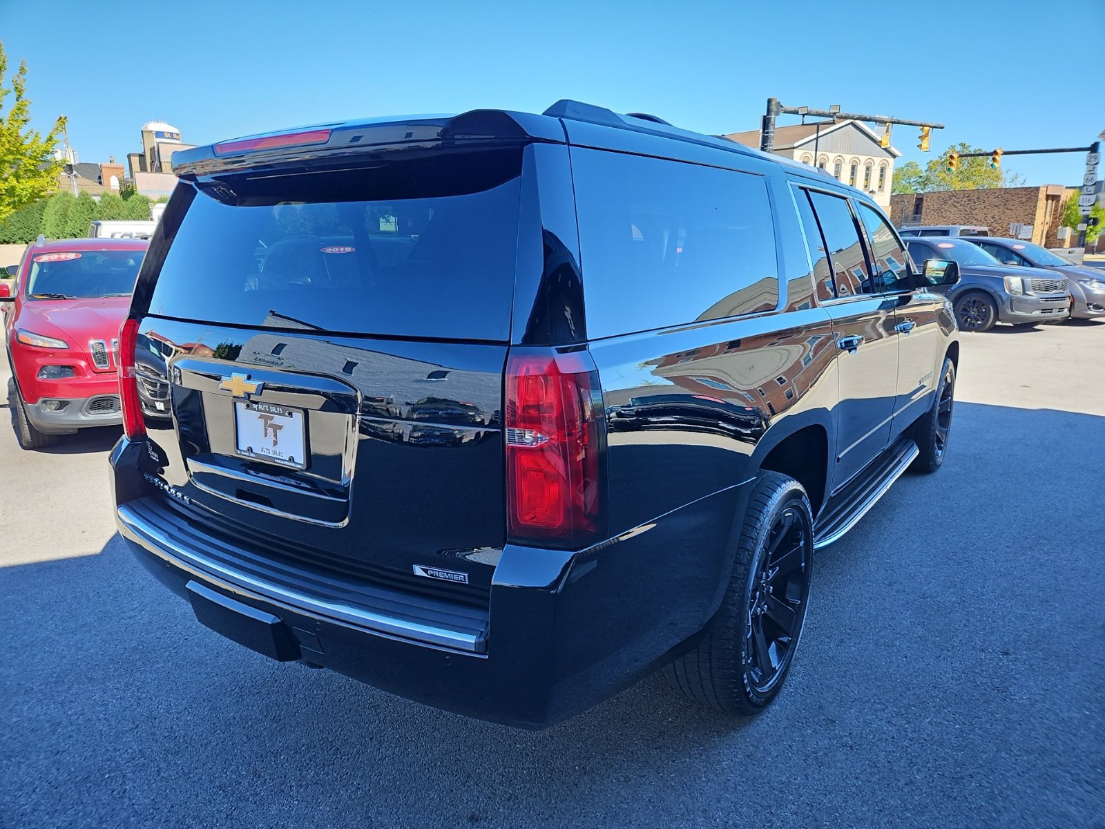 Used 2017 Chevrolet Suburban Premier AWD/4WD image 6