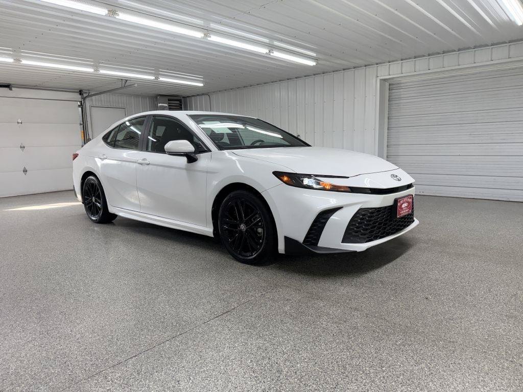 Used 2025 Toyota Camry SE FWD image 2