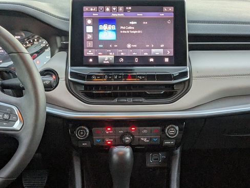 Used 2025 Jeep Compass Limited image 18