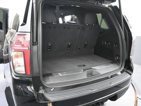 Used 2021 Chevrolet Tahoe Z71 w/ Z71 Signature Package AWD/4WD image 17
