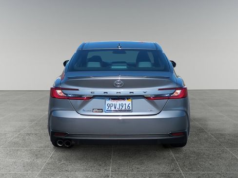 Used 2025 Toyota Camry SE image 4