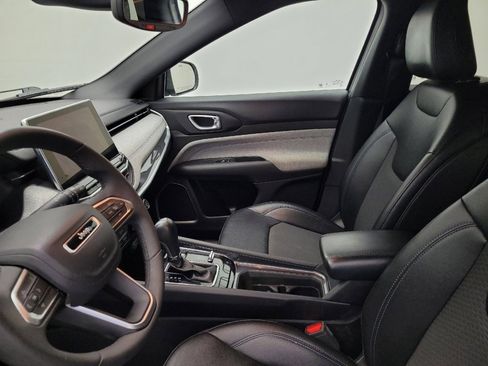 Used 2024 Jeep Compass Latitude image 17