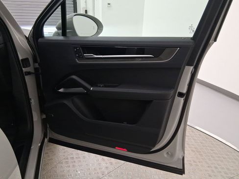 Certified 2026 Porsche Cayenne GTS image 33