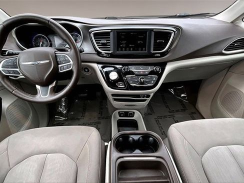 Used 2019 Chrysler Pacifica Touring Plus w/ Tire & Wheel Group image 7