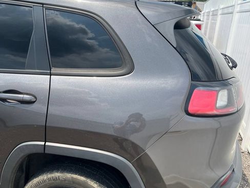 Used 2019 Jeep Cherokee Latitude Plus FWD image 11