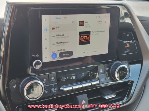 Used 2023 Toyota Highlander XLE AWD/4WD image 23