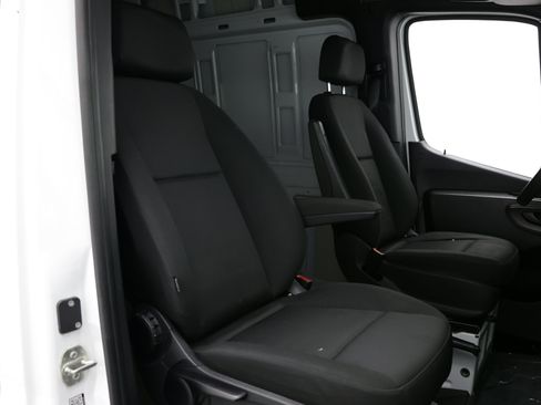 Used 2023 Mercedes-Benz Sprinter 2500 image 32