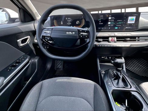 Used 2025 Kia K4 LXS image 6