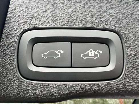 Certified 2023 Volvo XC60 B5 Core w/ Climate Package AWD/4WD image 24