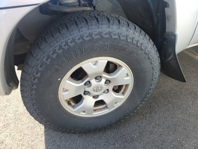 Used 2011 Toyota Tacoma PreRunner w/ TRD Off-Road Pkg w/JBL Audio RWD image 5