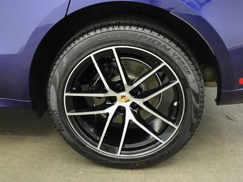 Certified 2023 Porsche Macan AWD/4WD image 13