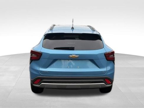 Used 2025 Chevrolet Trax LT FWD image 4
