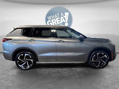 Used 2022 Mitsubishi Outlander SEL image 2