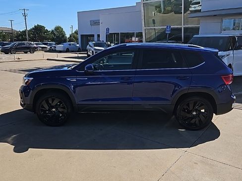 Used 2024 Volkswagen Taos SE w/ Black Wheel Plus Package image 8