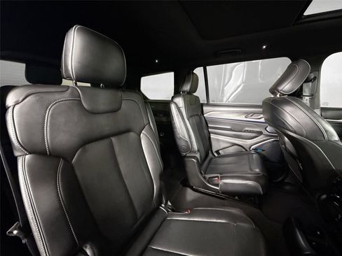 Used 2022 Jeep Grand Cherokee L Overland w/ MOPAR Finishing Package AWD/4WD image 43