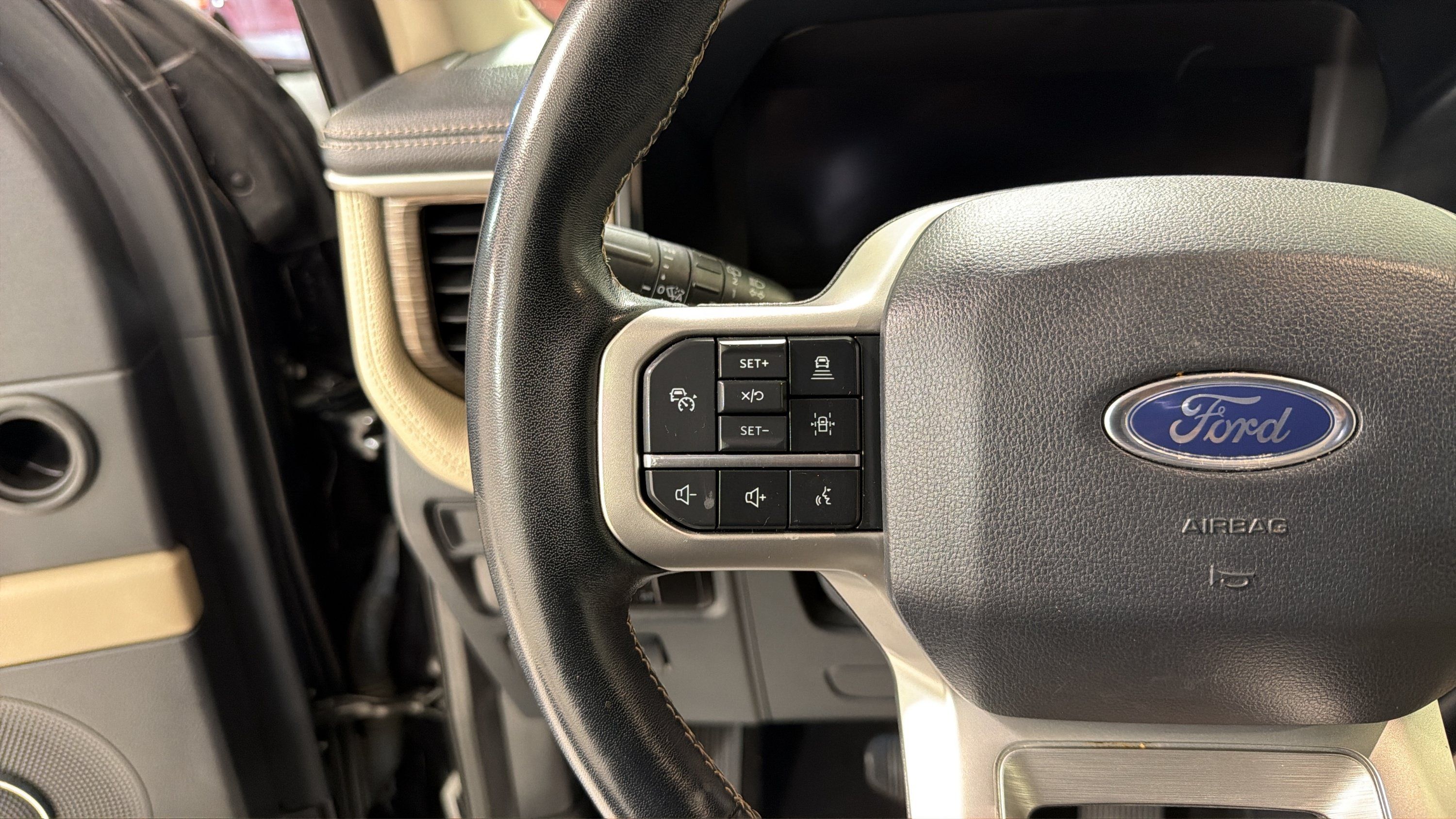 Used 2023 Ford Expedition Limited RWD image 13