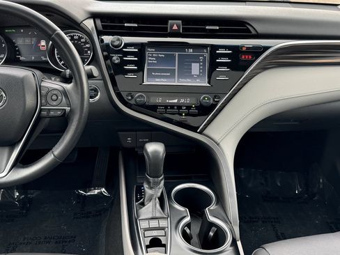 Used 2018 Toyota Camry XLE FWD image 26