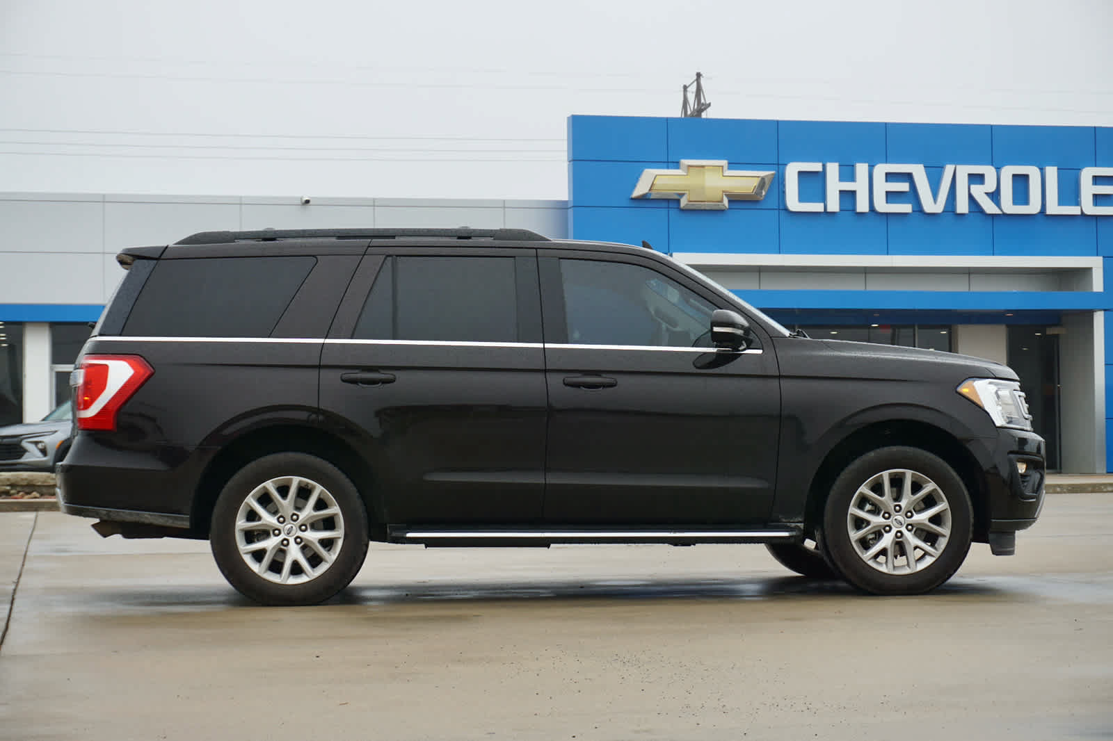 Used 2021 Ford Expedition XLT AWD/4WD image 5