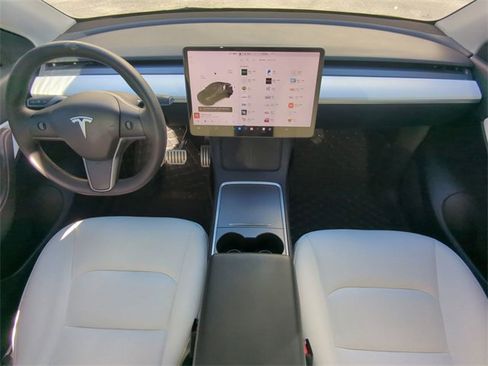 Used 2022 Tesla Model Y Performance image 18