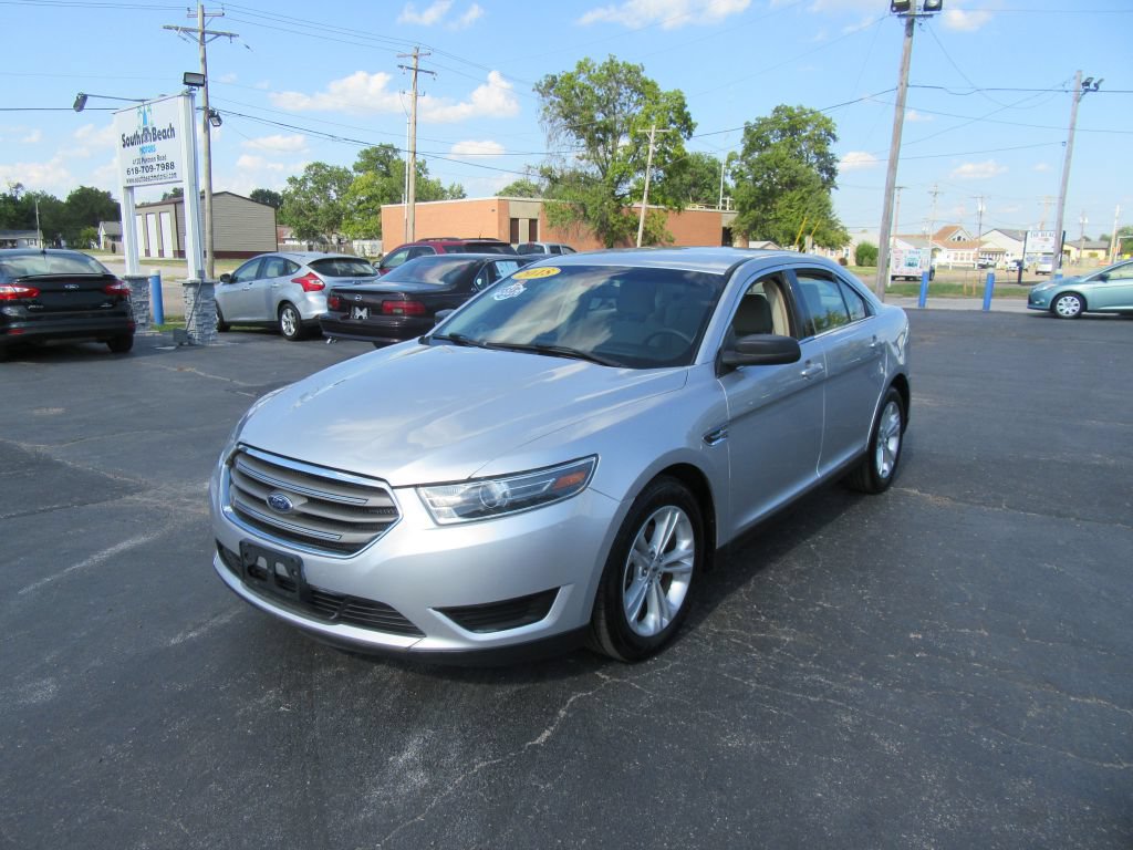 Used 2018 Ford Taurus SE FWD image 1