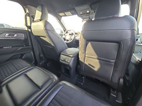 Used 2025 Ford Explorer ST-Line w/ ST-Line Street Pack AWD/4WD image 20