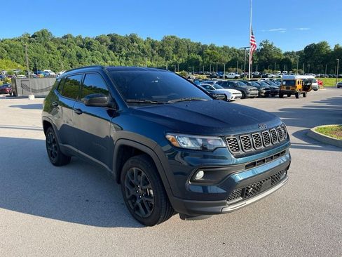 Used 2026 Jeep Compass Latitude AWD/4WD image 2