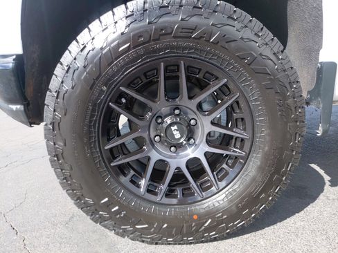 Used 2021 Chevrolet Silverado 1500 LT Trail Boss w/ Convenience Package II AWD/4WD image 12