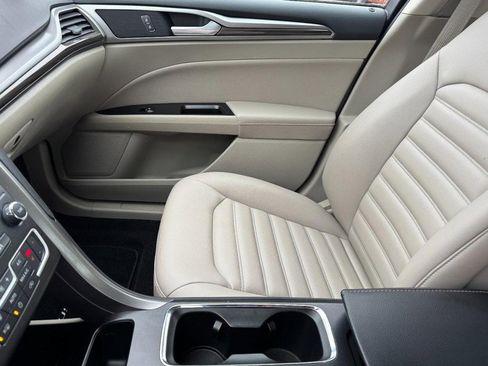 Used 2020 Ford Fusion SEL image 13