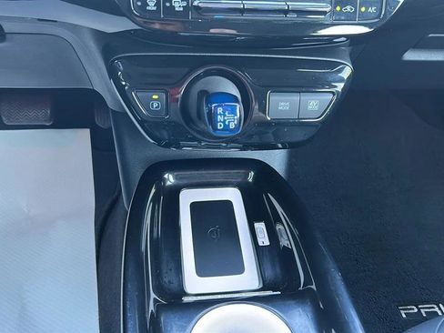 Used 2016 Toyota Prius Three Touring FWD image 31