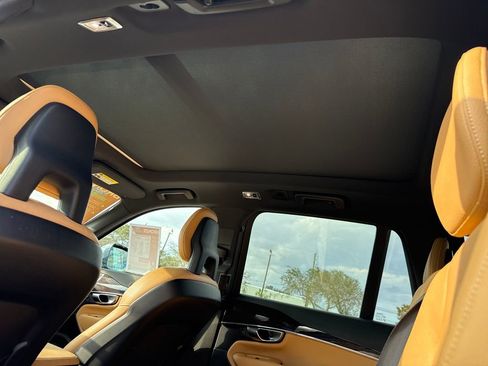 Used 2018 Volvo XC90 T6 Momentum w/ Convenience Package image 5