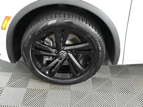 Used 2024 Volkswagen Tiguan SE R-Line FWD image 29