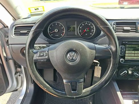 Used 2012 Volkswagen Jetta SE FWD image 19