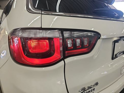 Used 2019 Jeep Compass Latitude w/ Cold Weather Group AWD/4WD image 32