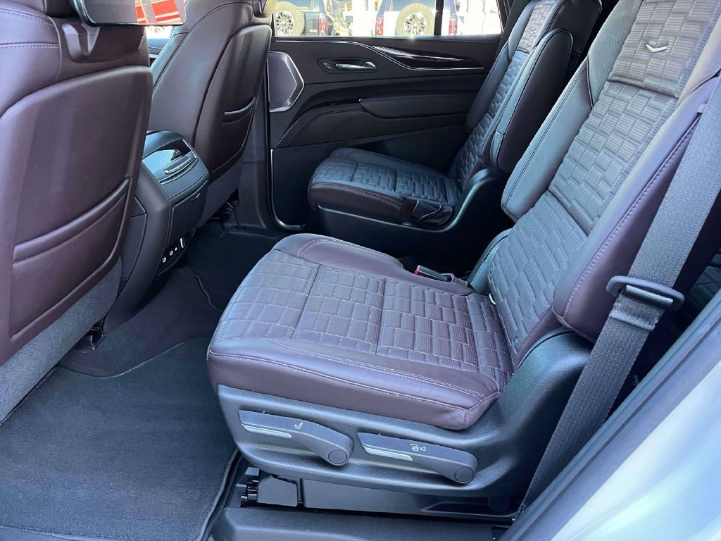 Certified 2021 Cadillac Escalade Premium Luxury Platinum AWD/4WD image 16