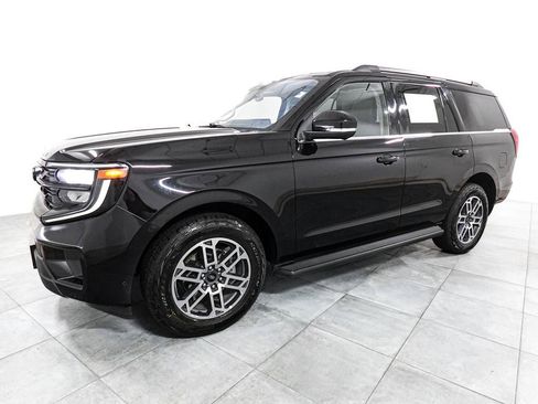 Used 2025 Ford Expedition Active AWD/4WD image 3