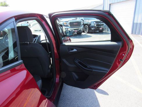 Used 2013 Ford Focus SE FWD image 30