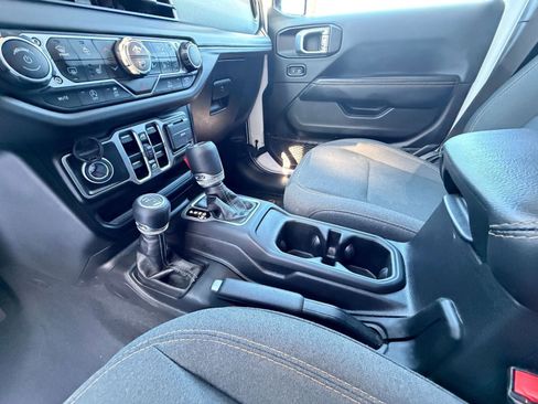 Used 2025 Jeep Wrangler Willys image 41