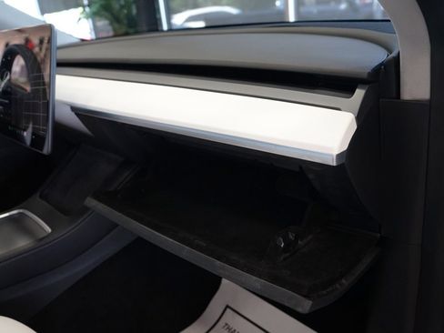 Used 2021 Tesla Model Y Long Range AWD/4WD image 42
