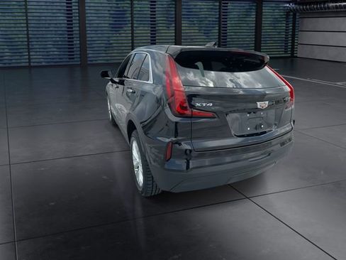 Used 2024 Cadillac XT4 Luxury w/ Cold Weather Package FWD image 7