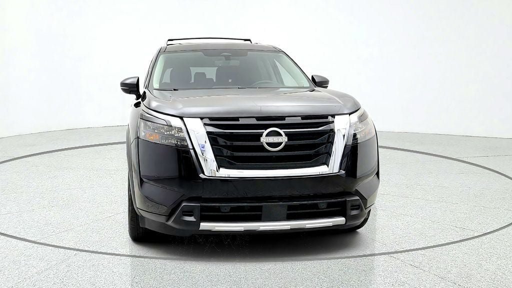 Used 2025 Nissan Pathfinder Platinum w/ Cargo Package AWD/4WD image 2