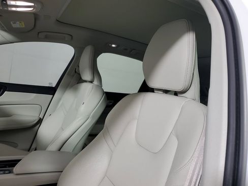 Used 2023 Volvo XC60 B5 Plus w/ Protection Package Premier AWD/4WD image 23