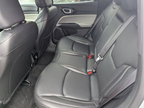 Used 2025 Jeep Compass Limited AWD/4WD image 17