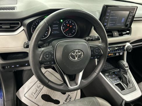 Used 2022 Toyota RAV4 XLE w/ Convenience Package AWD/4WD image 4